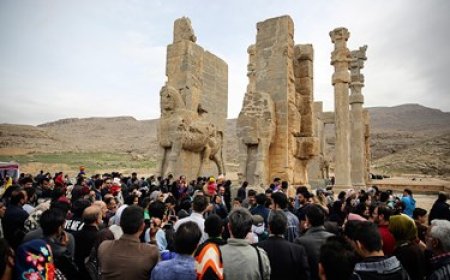 بازدید از یادمان های فرهنگی فارس در آستانه ۴ میلیون نفر