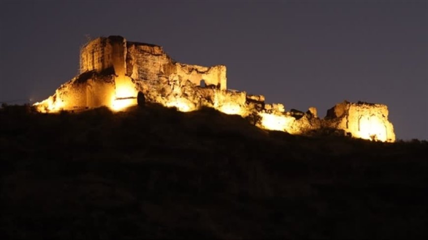 نورپردازی یادمان تاریخی قلعه دختر فیروزآباد فارس
