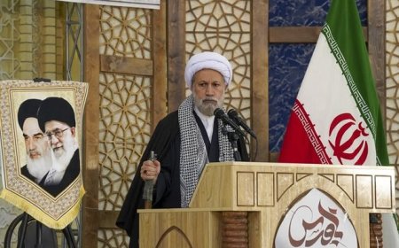 امام جمعه شیراز :فرهنگ گردشگری به موازات صنعت گردشگری باید رشد کند
