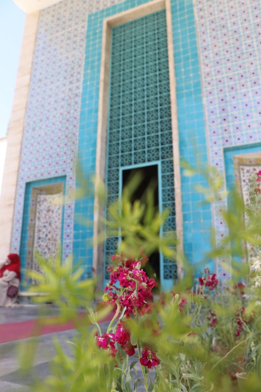 مشاور وزیر : سعدی شیرازی هنوز هم در میان مردم زنده است