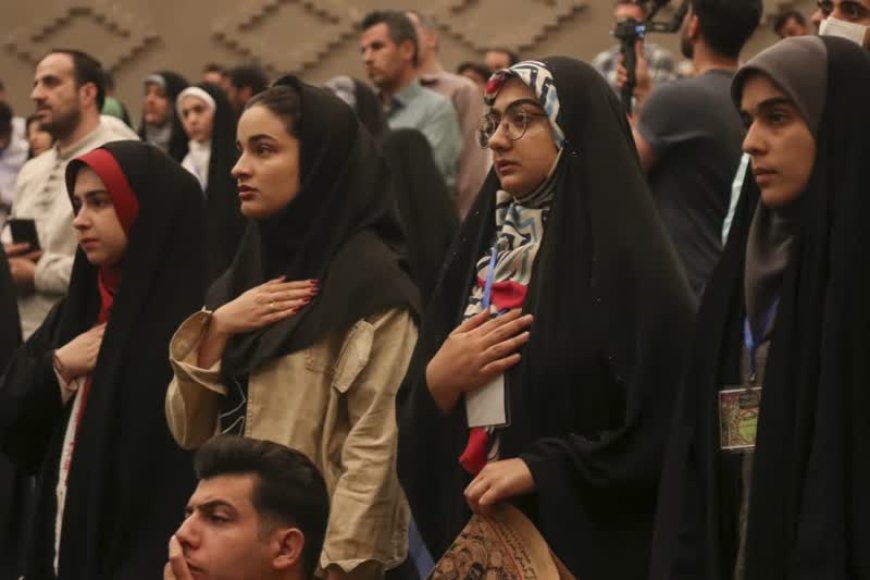 گشایش محفل قرآنی ادبی دومین جشنواره سراسری شهید آوینی در شیراز