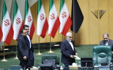 قاب های ماندگار از افتتاحیه پارلمان دوازدهم؛ از ۱۲ توصیه کلیدی رهبری به منتخبان جدید تا ریاست سنی یک «نماینده مستقل»