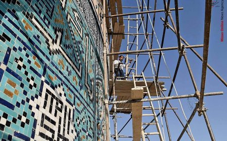 مرمت  کاشی کاری‌های ۲۵۰ ساله مسجد وکیل شیراز