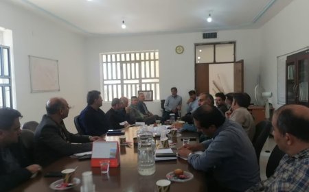 تعیین حریم دریاچه سد درود زن و جلوگیری از ورود سموم کشاورزی به آب دریاچه 