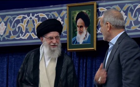 ورود مقام معظم رهبری به حسینیه امام خمینی (ره) و مراسم تنفیذ و اعطای حکم رئیس‌جمهور منتخب