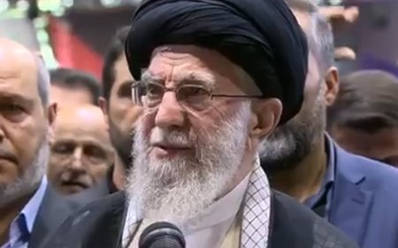 حضور رهبر انقلاب در مراسم تشییع و اقامه نماز بر پیکر شهید اسماعیل هنیه