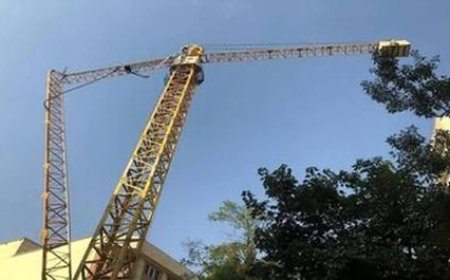 حادثه در ساختمان شهرداری در خیابان حافظ تهران / جزئیات سقوط جرثقیل / 2 نفر مصدوم شدند