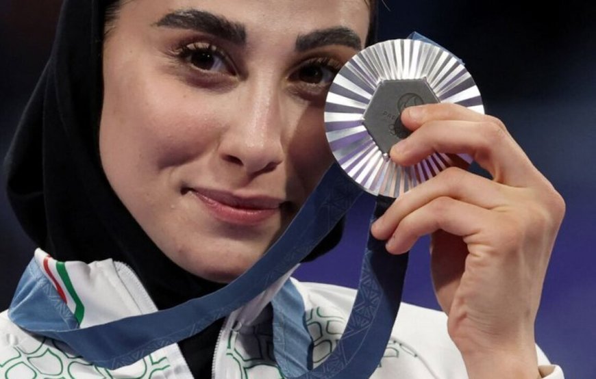۲۵۰ هزارتا فالوئر برای ناهید کیانی!