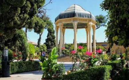عبور مترو از کنار حافظیه متوقف نشده/ دستگاه‌های حفاری مشغول کار هستند