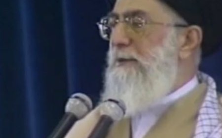 رهبر انقلاب: دشمن باید از زبان فرزندان شهدا چیزی را بشنود که مثل گلوله در دل او اثر کند