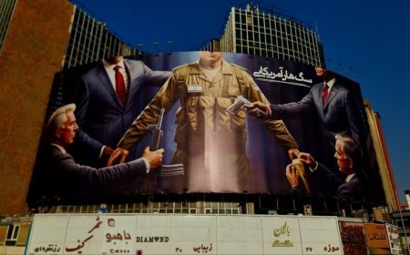رونمایی از «سگ هار آمریکایی» در میدان ولیعصر