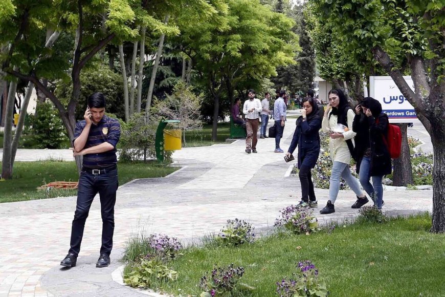رییس دانشکده علوم اجتماعی دانشگاه تهران: بحث از روسری گذشته، این وضعیت عریانی است