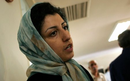 نرگس محمدی برای درمان از زندان خارج شد