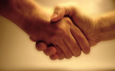 بهتر است با چه کسانی معاشرت و رفاقت کنیم؟