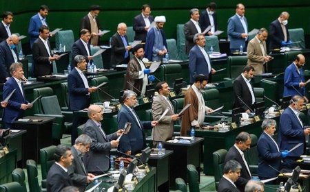 هشدار ۱۲۲ نماینده به پزشکیان درباره سیاست‌های ارزی