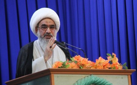 امام جمعه بوشهر: انقلاب ایران دارای جوهره دینی و اسلامی است