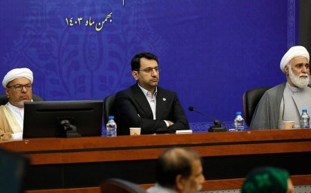 قدردانی ائمه جمعه از عملکرد دولت در منطقه آزاد کیش