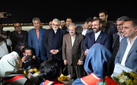 وزیر آموزش و پرورش وارد لارستان شد