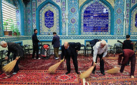 غبارروبی و عطرافشانی مساجد استان فارس در آستانه بهار قرآن