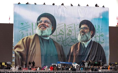 ورود قالیباف به مراسم تشییع شهیدان سیدحسن نصرالله و سید هاشم صفی‌الدین