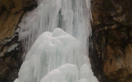 آبشار چراب دشت ارژن در استان فارس یخ زد