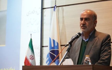 نماینده شیراز: حل مشکلات تکنولوژی کشور به دست فعالان حوزه علم و فناوری است