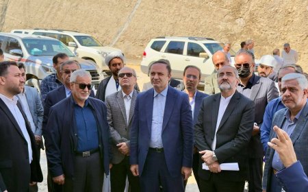 بازدید دبیر شورای عالی مناطق آزاد از پروژه ملی پل خلیج فارس