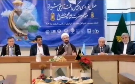 فیلم| همایش هلال نوروزی در نگین بافت تاریخی شیراز حرم مطهر حضرت شاهچراغ