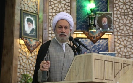 امام جمعه شیراز: دولت، امنیت سرمایه‌گذاری مردم را تأمین کند / زبان تهدید آمریکا، دیگر کارآمد نیست
