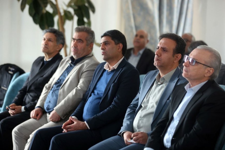 فخری در همایش استانی هتل سبز در شیراز:  دولت رقیب بخش خصوصی است