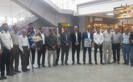 استقبال از ملی پوش هرمزگانی تیم فوتبال ساحلی ایران در فرودگاه بندرعباس