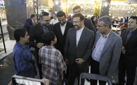 نشست صمیمی حسینعلی امیری استاندار فارس با خبرنگاران و اصحاب رسانه