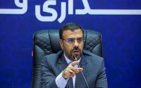 استاندار فارس: تحقق شعار سال بدون مبارزه با قاچاق کالا و ارز ممکن نیست
