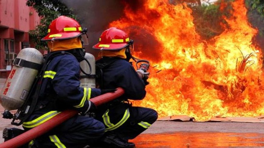 مهار حریق ضایعات کارخانه پلاستیک در دزفول