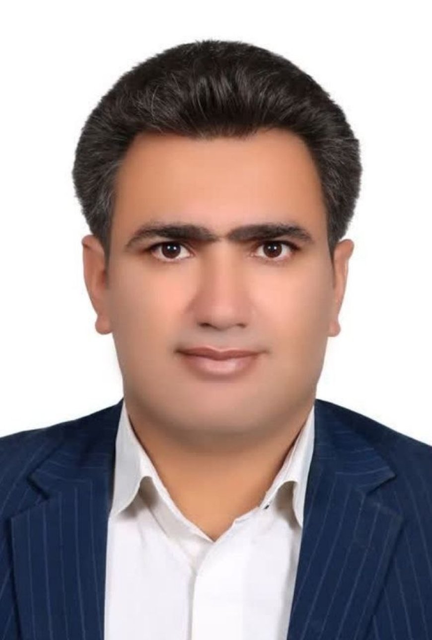 مرادی  پور معلم نمونه کشوری از فارس :محتوای برخی از دروس قدیمی و ناکارآمد است