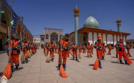 آیین جاروزنی صحن حرم حضرت شاهچراغ(ع)
