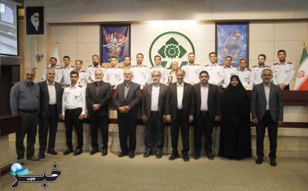 گزارش تصویری تجلیل از آتش نشان هایی که به کمک بندر شهید رجایی رفتند