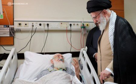 عیادت رهبر انقلاب از آیت‌الله نوری همدانی