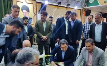 ادای احترام وزیر صمت به شهدای خوزستان