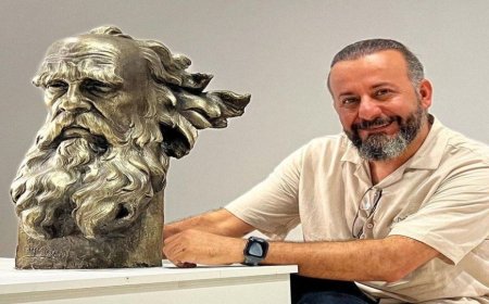 صحبت های استاد مجسمه ساز شیرازی در مراسم روز تندیس ها والمان های شهری
