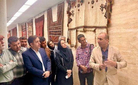 نمایشگاه دست‌بافته‌های اهدایی پرویز تناولی در شیراز گشایش یافت