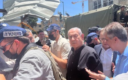 نتانیاهو بالاخر از زیرزمین خارج شد