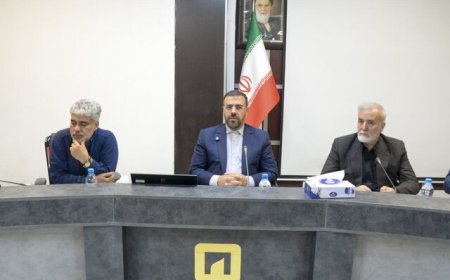 استاندار فارس تأکید کرد: شکل‌گیری دفاع ملی دشمن را مستأصل و ناامید می‌کند / لزوم آگاهی‌بخشی شهروندان در شرایط حساس