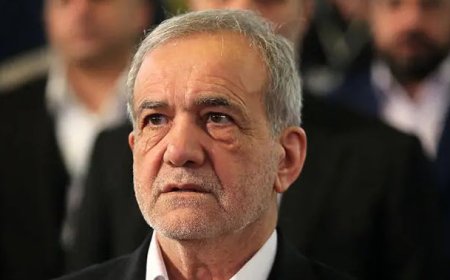 حضور رییس جمهور در تشییع شهدا؛ میدان انقلاب