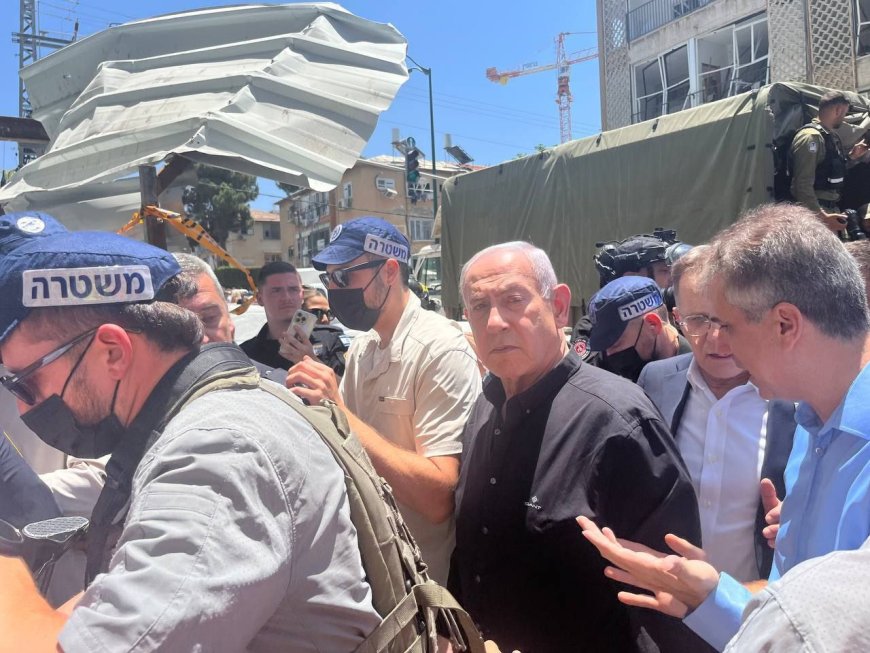 نتانیاهو بالاخر از زیرزمین خارج شد