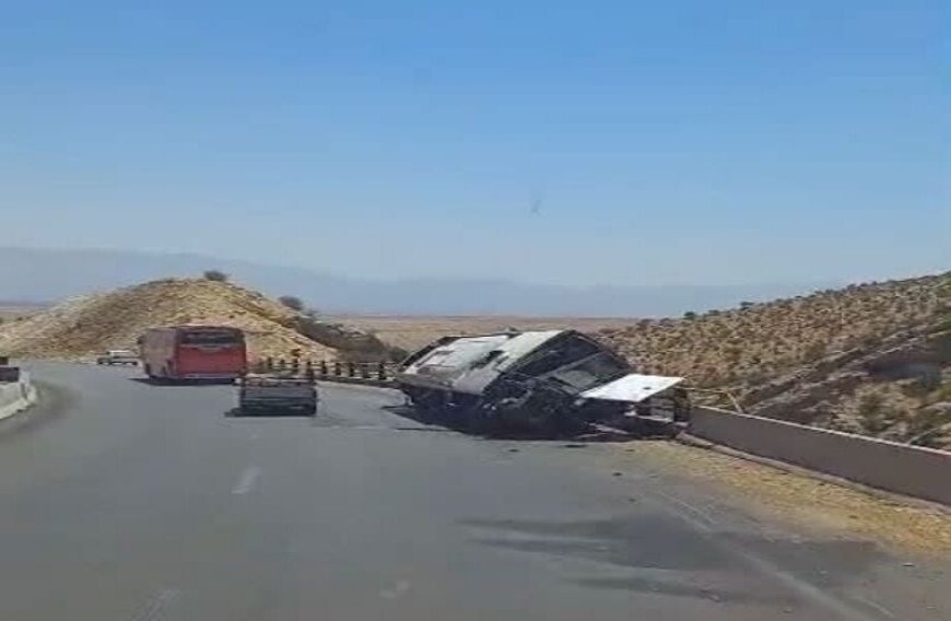 تعداد فوتی‌های حادثه واژگونی اتوبوس در فارس به 21 نفر رسید