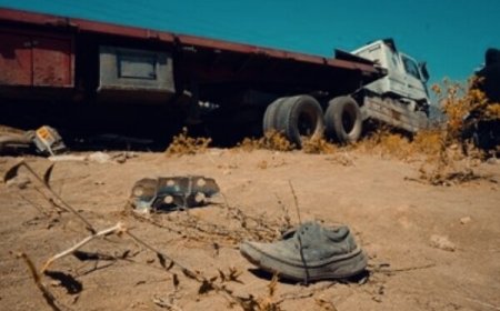 تصادف عجیب تریلی در جاده بندرعباس
