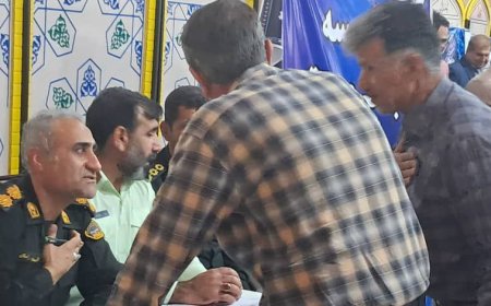 برگزاری میز خدمت نیروی انتظامی ایذه در مصلی نماز جمعه