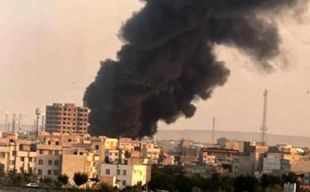 کنترل آتش‌سوزی گسترده در انبار آرد شیراز با تلاش آتش‌نشانان