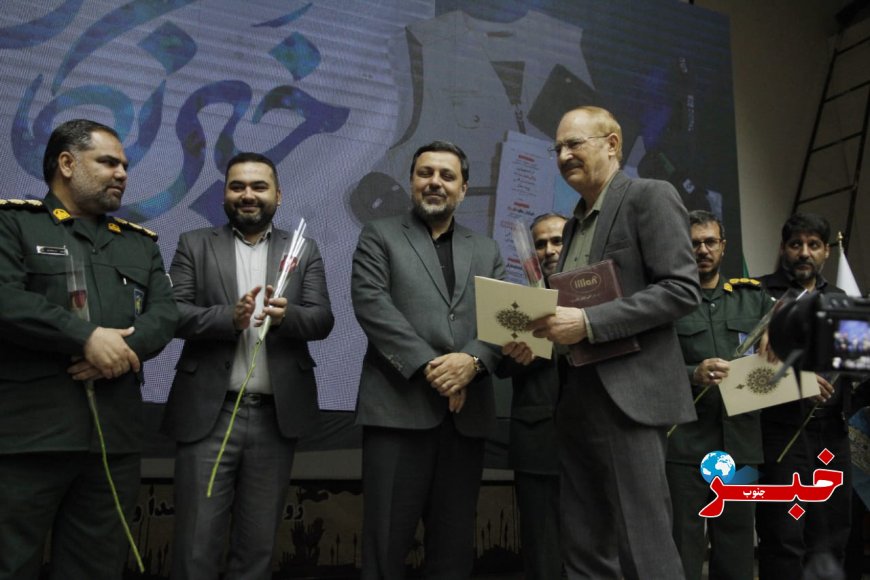 گزارش تصویری آیین تجلیل از خبرنگاران توسط بسیج رسانه